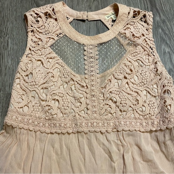 Love on a hanger pink feminine top - size xl - Picture 2 of 7